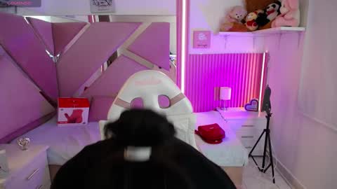 mia_garcia28 online show from 11.21.25