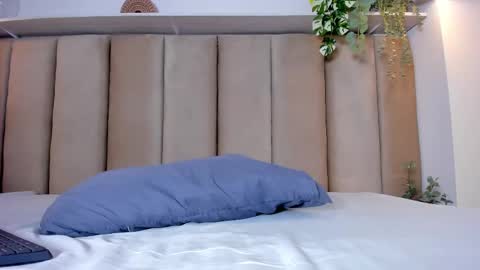 Snapshot of mia_holson chatting on 02.26.25 I am Mia online show from 02.26.25