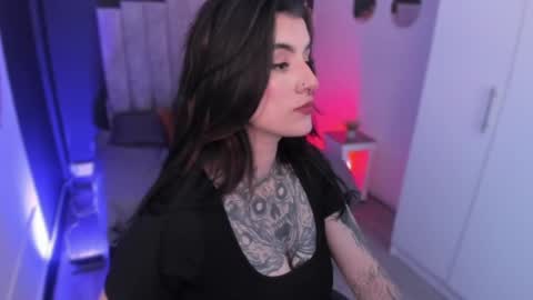 Snapshot of mia_jagger chatting on 04.18.26 Val online show from 04.18.26