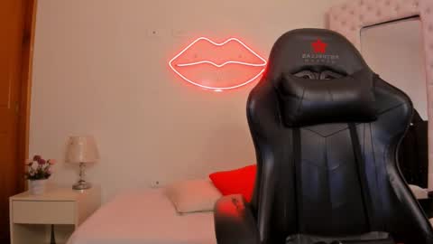    online show from 03.04.25