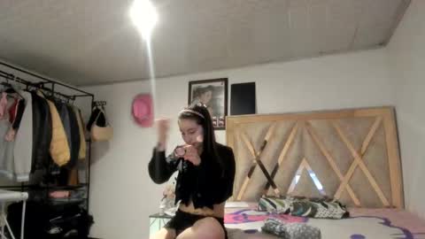 mia kaneee online show from 10.29.25