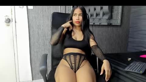 MIA KLEIM online show from 01.10.25