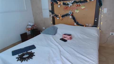 MIALOPEZ      .     Y      .      online show from 12.04.25