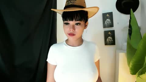 Snapshot of mia_lover9 chatting on 06.05.26 M I A online show from 06.05.26