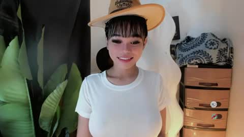 Snapshot of mia_lover9 chatting on 07.16.26 M I A online show from 07.16.26