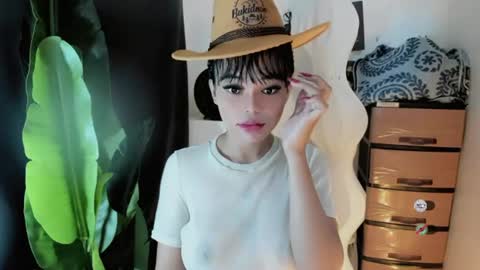 Snapshot of mia_lover9 chatting on 07.17.26 M I A online show from 07.17.26