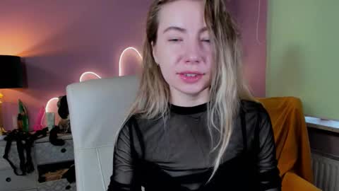 Mia online show from 09.26.25