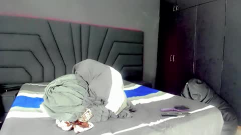 Mia3 online show from 12.17.25