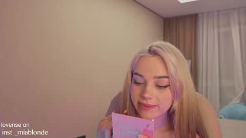 Snapshot of mia_milagros chatting on 12.29.24 mia_milagros online show from 12.29.24