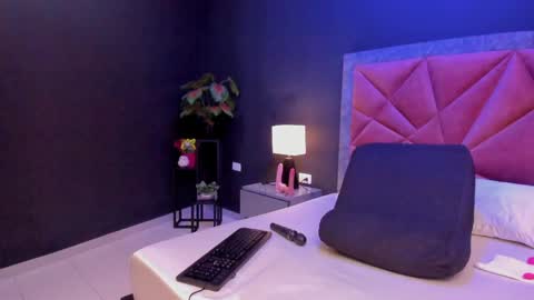Snapshot of mia_milff chatting on 04.19.26 MIA online show from 04.19.26