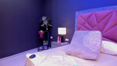 Snapshot of mia_milff chatting on 04.22.26 MIA online show from 04.22.26