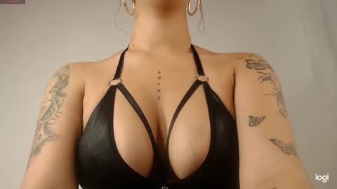 mia independent model online show from 02.03.26