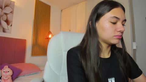 Mia Nevaeh - follow me online show from 03.11.25