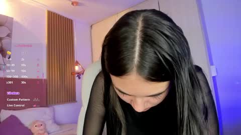Snapshot of mia_nevaeh chatting on 06.05.26 Mia Nevaeh - follow me online show from 06.05.26