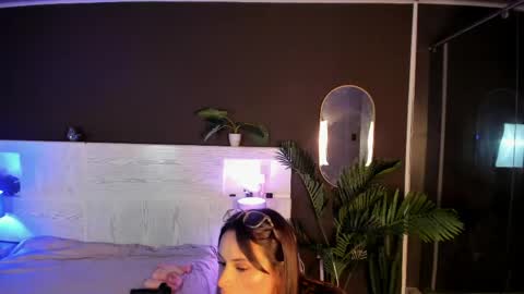 Mia online show from 05.20.26