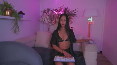 Mia online show from 03.28.26