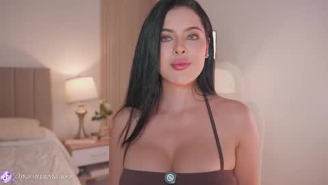 Instagram Nelyiramirez online show from 03.25.26