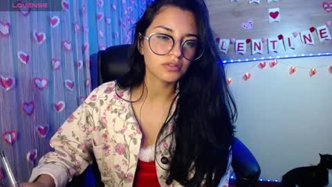 Snapshot of mia_petitebaby chatting on 02.07.25 Ma online show from 02.07.25