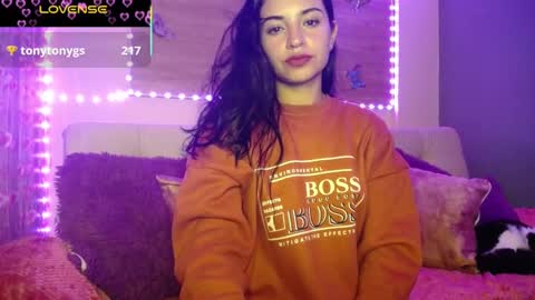 Snapshot of mia_petitebaby chatting on 03.09.25 Ma online show from 03.09.25