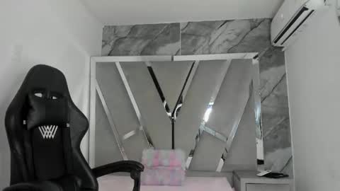 mia_petiteht online show from 05.07.26