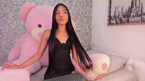 Snapshot of mia_petithe chatting on 06.17.26 Mia online show from 06.17.26