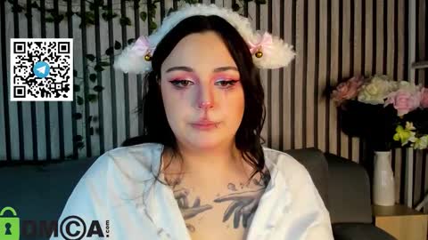 Mia online show from 10.31.25