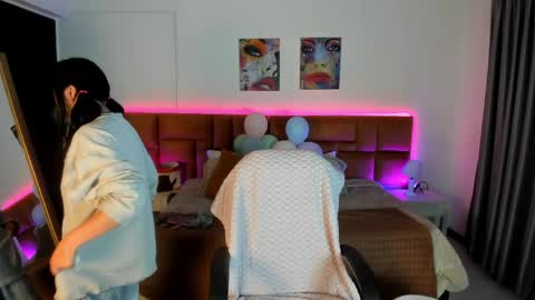 Snapshot of mia_rousseau chatting on 05.31.26 MIA online show from 05.31.26