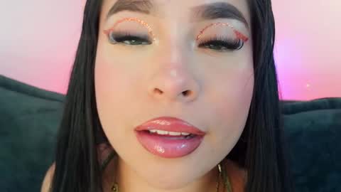 Mia online show from 04.08.26