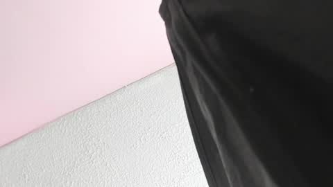 Mia . online show from 11.28.25