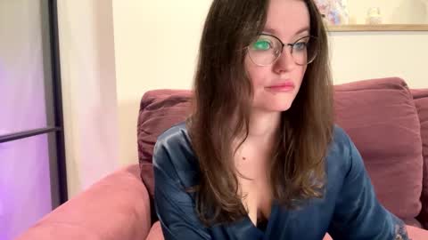 Mia online show from 09.17.25