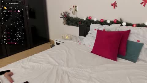 Mia online show from 12.21.25