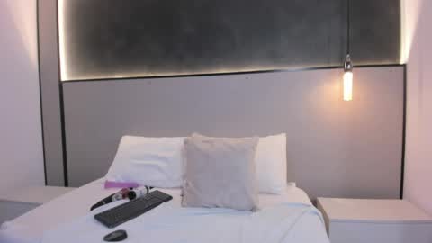 M I A online show from 04.07.26