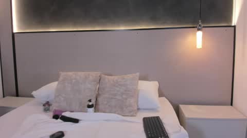 Snapshot of mia_slora chatting on 04.20.26 M I A online show from 04.20.26