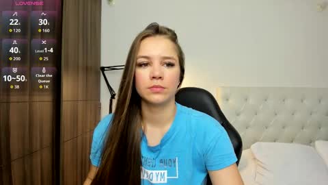 Snapshot of mia_speencer chatting on 11.19.25 Mia online show from 11.19.25