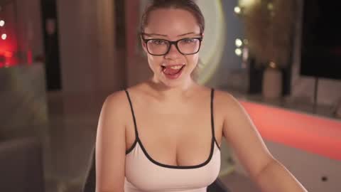 VixenMia online show from 05.19.26