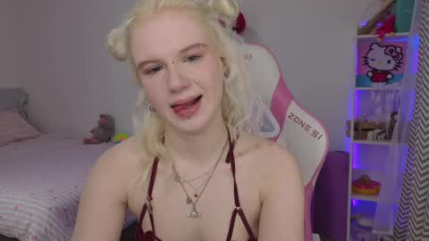 Mia online show from 04.11.26