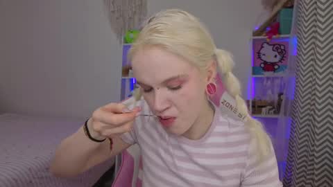 Mia online show from 04.12.26