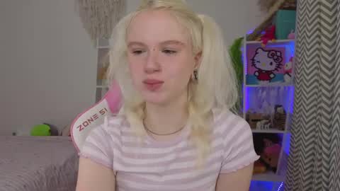 Snapshot of mia_waterlily chatting on 04.19.26 Mia online show from 04.19.26