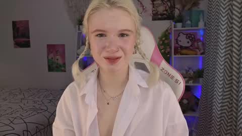 Snapshot of mia_waterlily chatting on 06.02.26 Mia online show from 06.02.26