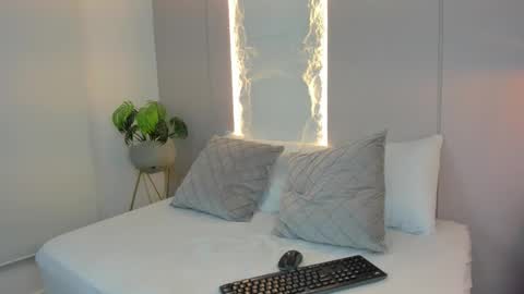 M I A online show from 03.28.26