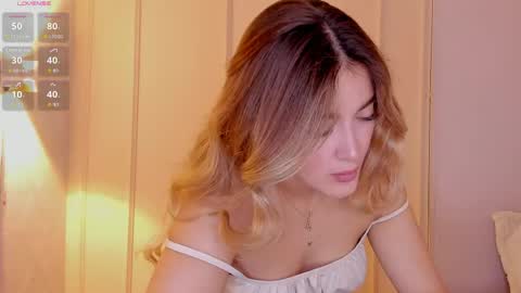 Snapshot of mia_white11 chatting on 04.25.26 Mia White online show from 04.25.26