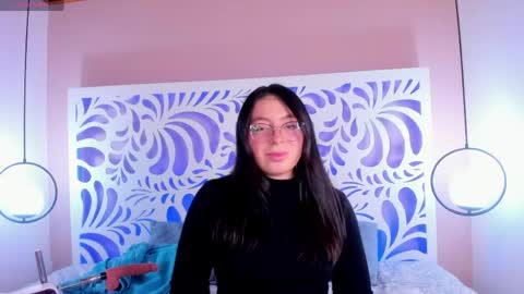 mia_wills_ online show from 04.13.26