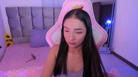 mia  nicolle online show from 09.25.25