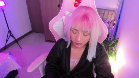 mia  nicolle online show from 10.14.25