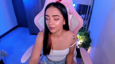 Snapshot of miaa_06 chatting on 06.08.26 mia nicolle online show from 06.08.26
