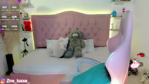 Snapshot of miaa_foxx_ chatting on 05.01.26 Mia online show from 05.01.26