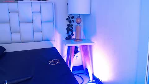 Mia online show from 02.12.25