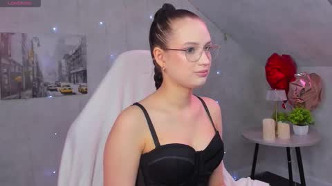 Snapshot of miaa_hill chatting on 03.07.26 Mia online show from 03.07.26