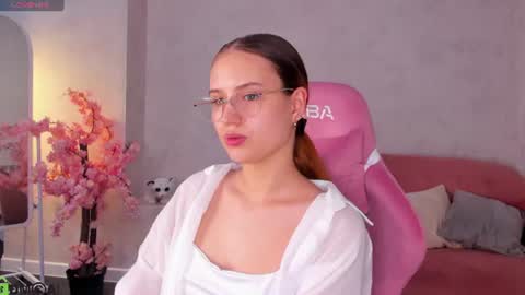 Snapshot of miaa_hill chatting on 06.16.26 Mia online show from 06.16.26