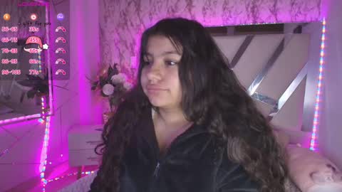 Snapshot of miaa_smiith1 chatting on 12.12.24 miaa_smiith1 online show from 12.12.24